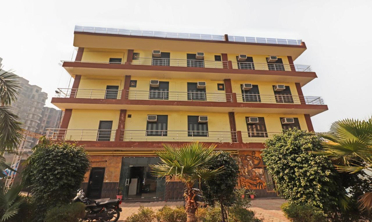 Treebo Trend Radha Palace Mathura Dış mekan fotoğraf