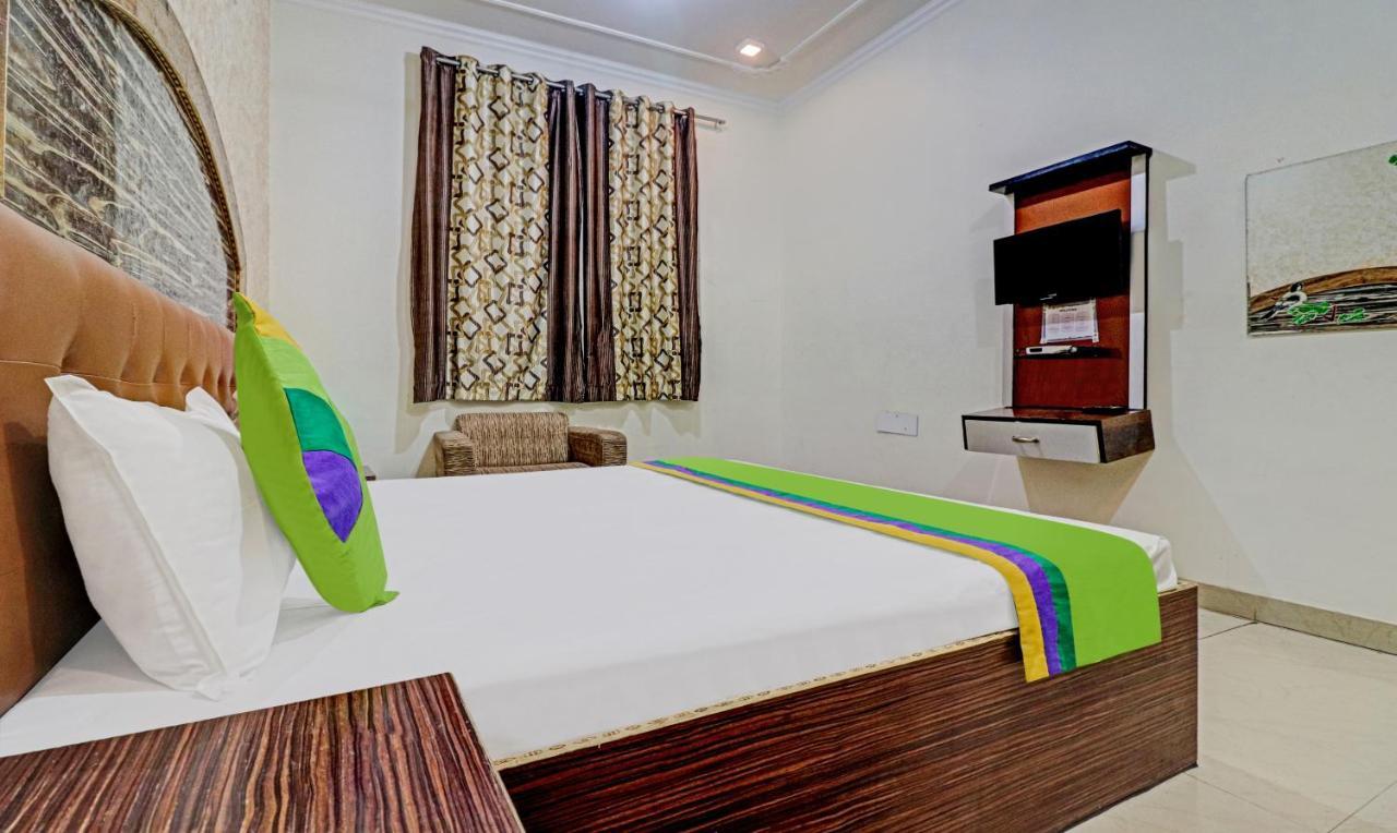 Treebo Trend Radha Palace Mathura Dış mekan fotoğraf