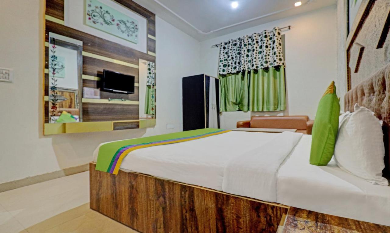 Treebo Trend Radha Palace Mathura Dış mekan fotoğraf