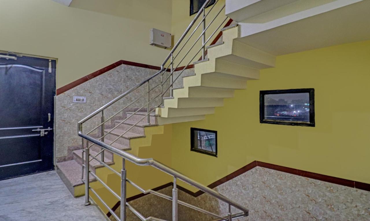 Treebo Trend Radha Palace Mathura Dış mekan fotoğraf