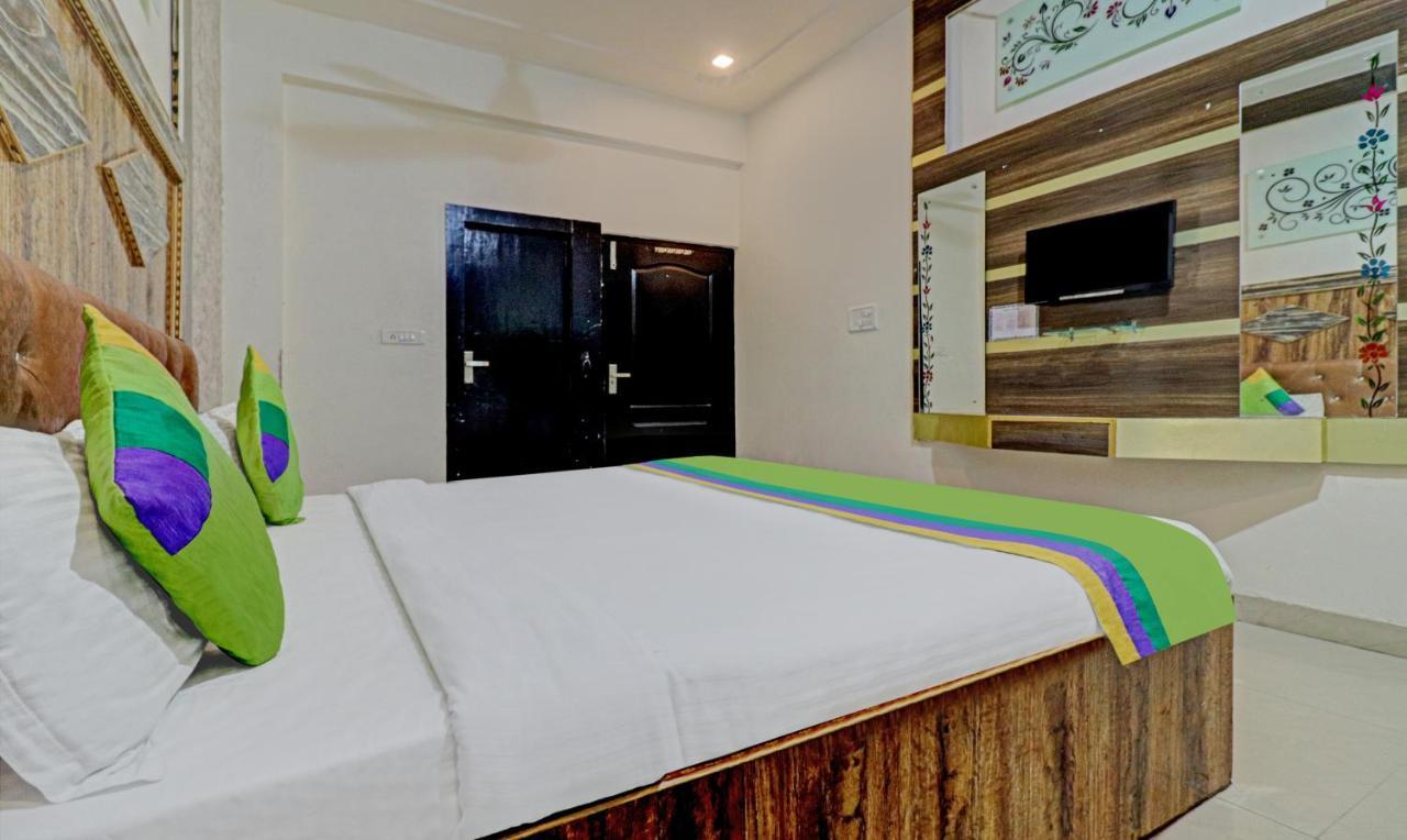 Treebo Trend Radha Palace Mathura Dış mekan fotoğraf